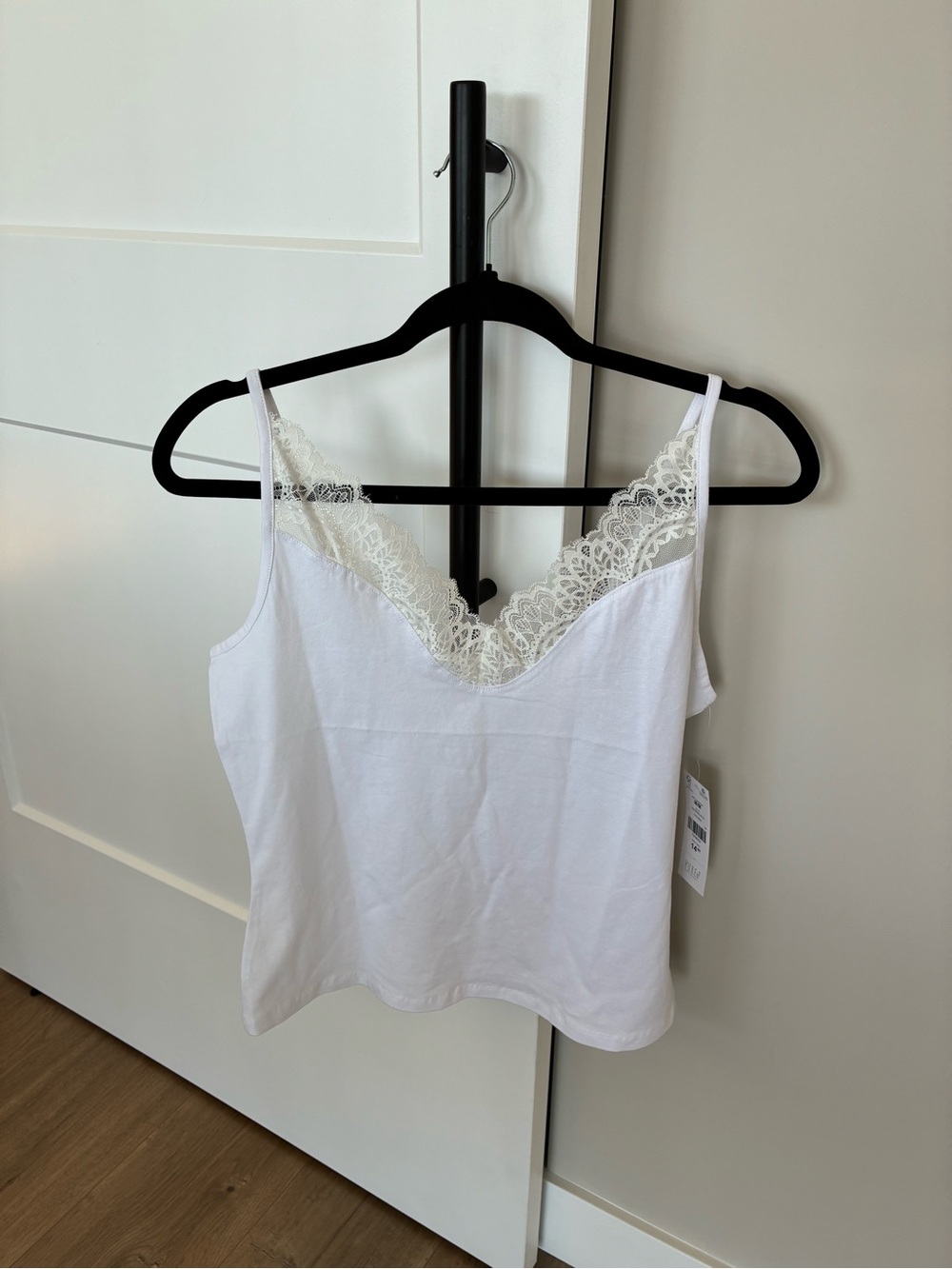 Suzy Shier White Lace-Trim Camisole